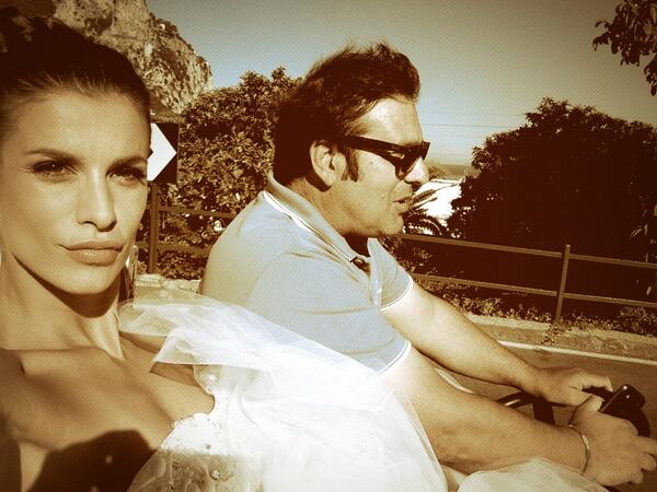 JustElisabetta's tweet photo. In carrellino col sig. Carlo andando in location #Capri http://t.co/qE22qH5Bsd