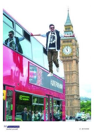 MyDocumate's tweet image. 英國魔術師史蒂文•弗雷恩近日在倫敦一輛15英尺高（約4.6米）的公車上玩起了“懸浮”術，他雙腳懸空，右手輕鬆地搭在紅色公車車頂，和公車一同經過許多倫敦地標。人們目瞪口呆，這到底是怎麼做到的！mydocumate.com