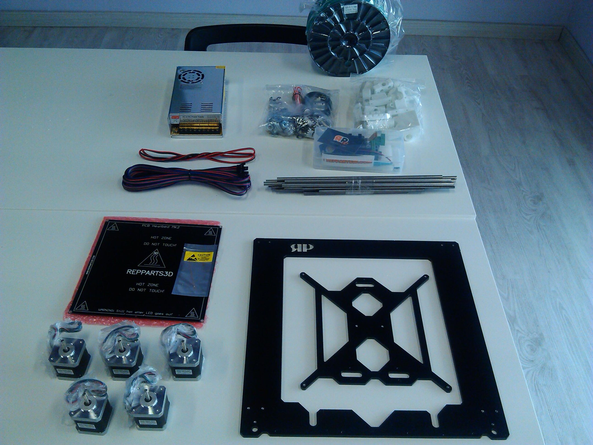 [Imagen: BTUBRKoIAAAIiLb.jpg:large]