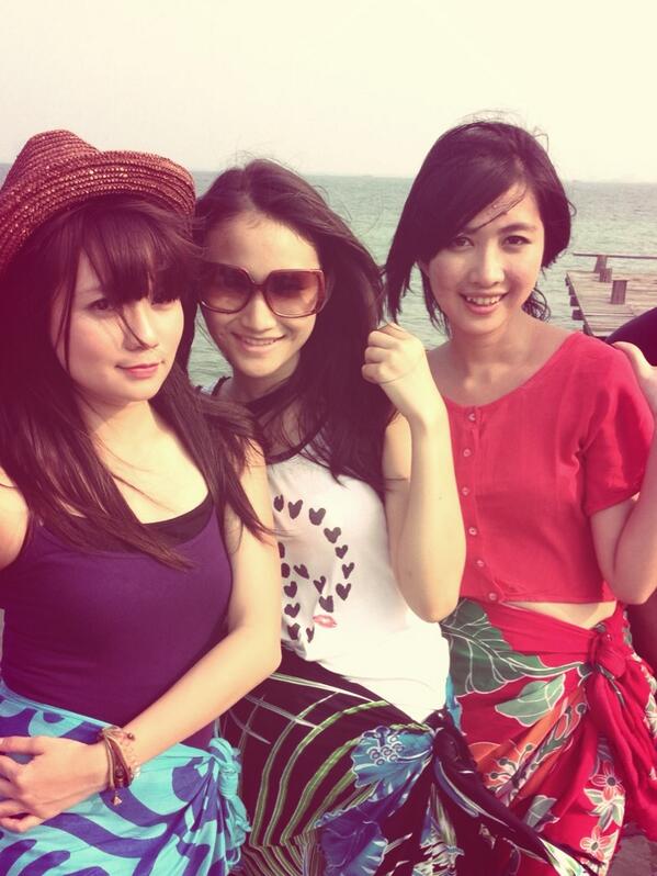 wih ada neng mpris :D RT <a href="/stellaJKT48/">d-_-b</a>: Gadis pulau hahaha..