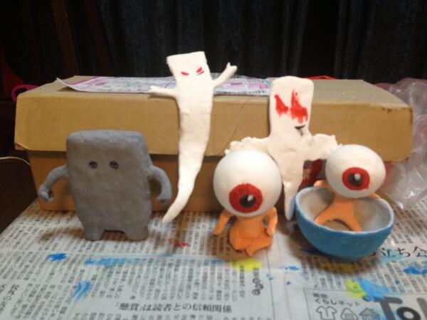 鎌倉泰川 Twitter ನಲ ಲ 五歳のjrの幼稚園夏休み工作 一昨年と去年はトランスフォーマーシリーズを作ったが 今年はjrが鬼太郎系をというので妖怪横丁の仲間に決定 紙粘土のフルスクラッチ 一反木綿は背中にストローを付けて飛んでるように処理 Http T Co