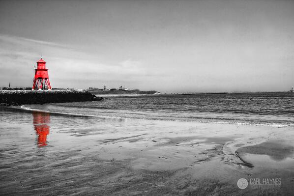 toonphotography's tweet photo. The Herd Groyne in red. South Shields http://t.co/qpFAs2Lssi