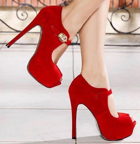 EstylaRD's tweet photo. Rojo el color de la pasion estos zapatos son pecfectos #yoamozapatos #missmultivese http://t.co/TKXaqUDXft