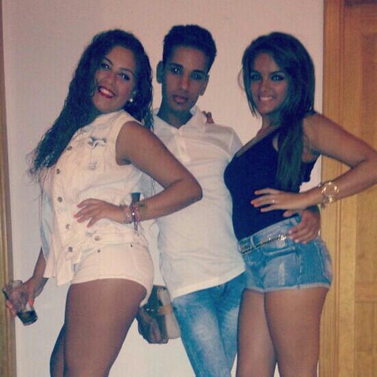 anaisrt95's tweet photo. Con @yaniradg30 y @adrianrguez2 guapos! http://t.co/2ZilJm45Ys