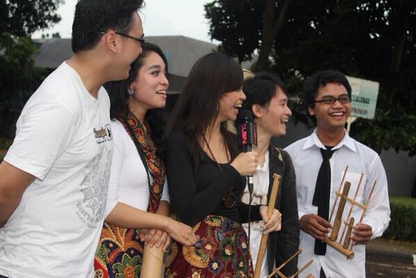 “<a href="/RG_Project/">Revival Generation</a>: So, bsk jgn sampe ketinggalan yaa nntn RGP live di <a href="/IMS_NET/">IndonesiaMorningShow</a>, NET. TV jam 7.30 pagi :D ”