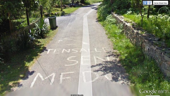 pablichor's tweet photo. #RallyeSanFroilán El coche de Google Street View también se va de tramo!!  @tolospolafresa @GaliciaRallye http://t.co/aGP0CPqgI7