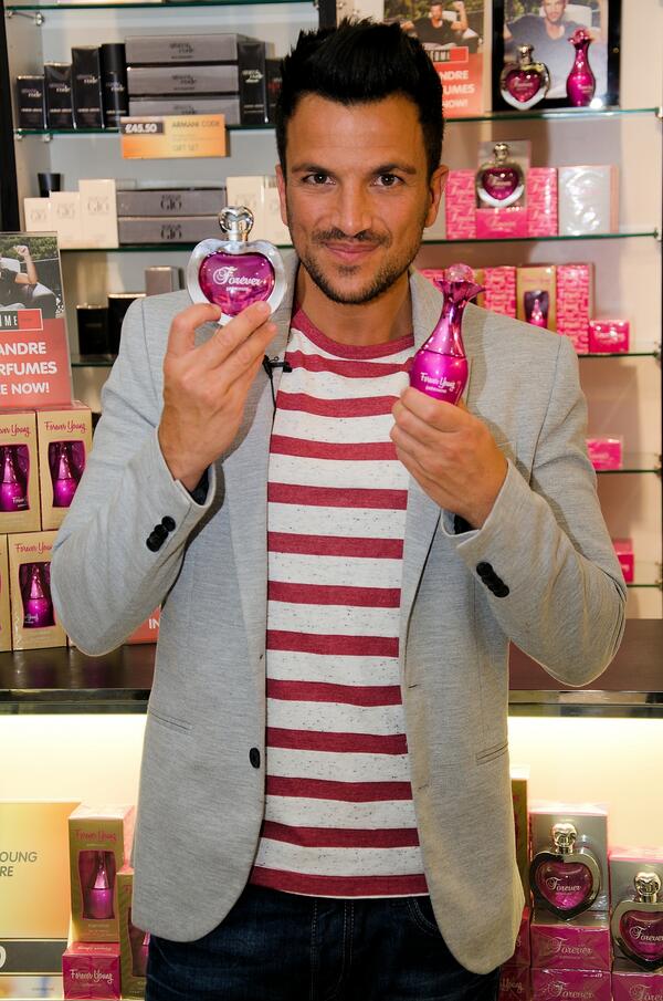 pho2u's tweet image. Met @MrPeterAndre in @ThePerfumeShop in #Watford this afternoon. He is such a lovely guy! #StarStruck #myidol