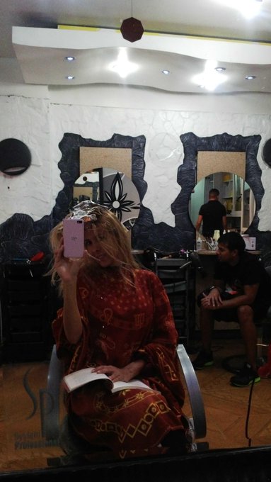 En la peluquer&iacute;a voy a cambiar un poco mi look, q me recomiendan como les gustar&iacute;a el color d mi cabello<a href="/tag/micuerpomisderechos"class="tags"><span>#micuerpomisderechos</span></a>