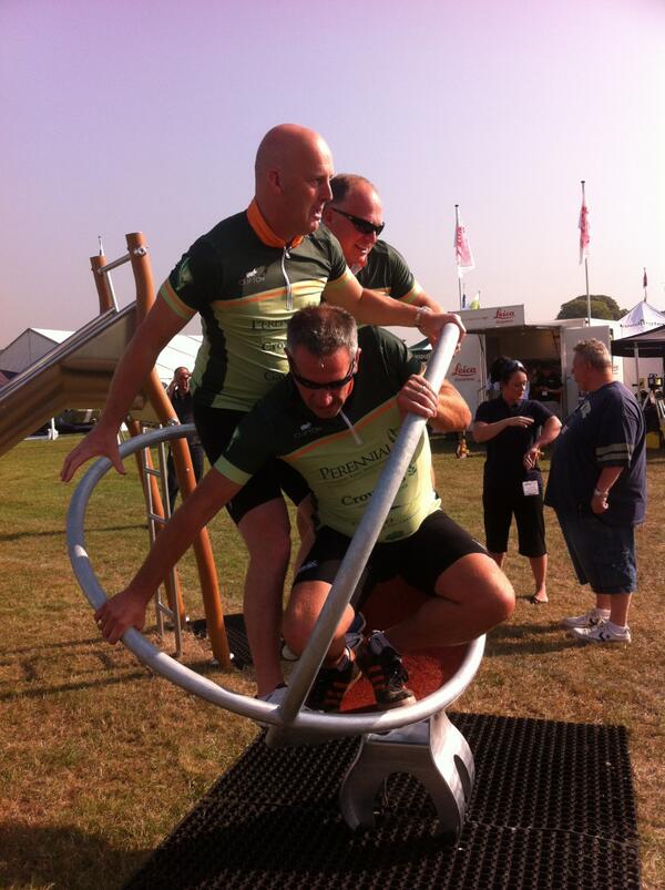 peaksextreme's tweet photo. Photocall @IOGSALTEX  b4 BALI AGM @BALI_News Brian Paul &amp; Richard getting up close &amp; personal 4 @PerennialGRBS http://t.co/ntUM9WnANX