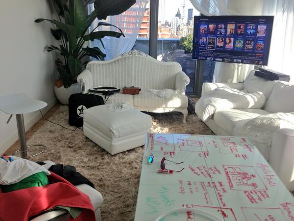 Apollo_Mode's tweet photo. Planning the intro video to http://t.co/FLpGYTyM5j at Apollo's Pad.  #yse #apollomode #art #thedream #blessed http://t.co/oT4mRXnc4p