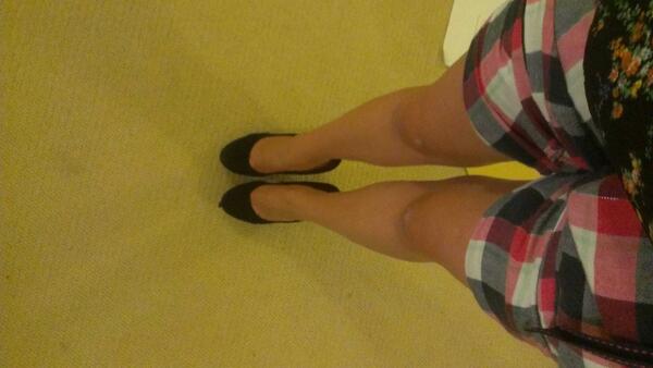 StephieTee's tweet photo. @Zara_Elizabeth Doing housework, so obvs glamming up... http://t.co/Cmt19BzAjb