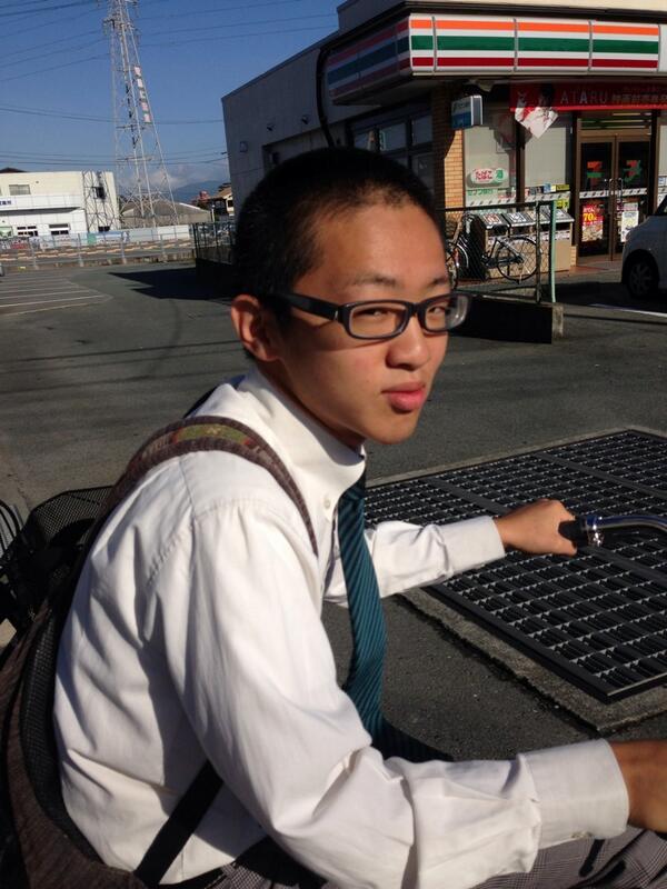 AmbitionsT's tweet photo. 朝からこいつにでくわしてしまった！笑 http://t.co/8EBdkuvujT