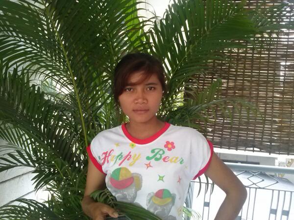SokCj's tweet photo. កញ្ញាខន សុខឃឿនជាប្រជាពលរដ្ធអ្នកសារពត័មាន។មកពីខេត្តឧត្តរមានជ័យ កញ្ញាមានអាយុ19ឆ្នាំ សំបុល ស។#cjcambodia http://t.co/vd4czVJslD