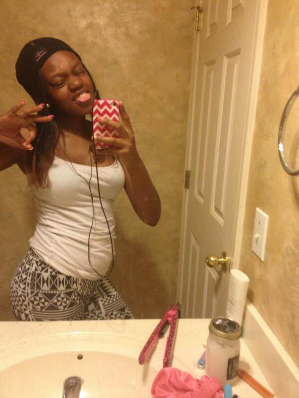 Ayeteeeeee's tweet photo. Smh @laurenn_belll #Ratchet #WeaveCap #ThugLife http://t.co/mU4g9li2uH