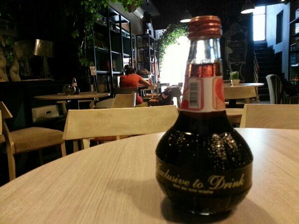 DiveBoxCoffee's tweet photo. Nyari sarsaparilla ? sekarang ada di @DiveBoxCoffee .. botol lucunya bisa di bawa pulang buat pajangan.. http://t.co/NoJ9oRPBkK
