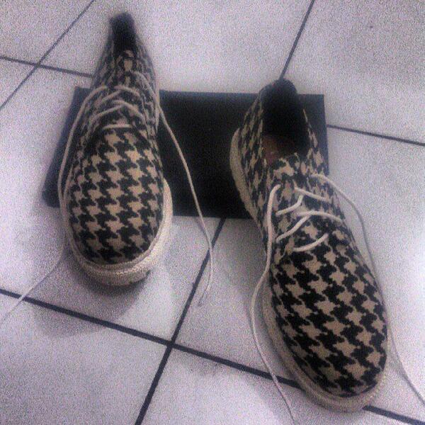 adyanisproject's tweet photo. Sepatu docmart motif houndstooth 175k http://t.co/yHbzwnUt8z