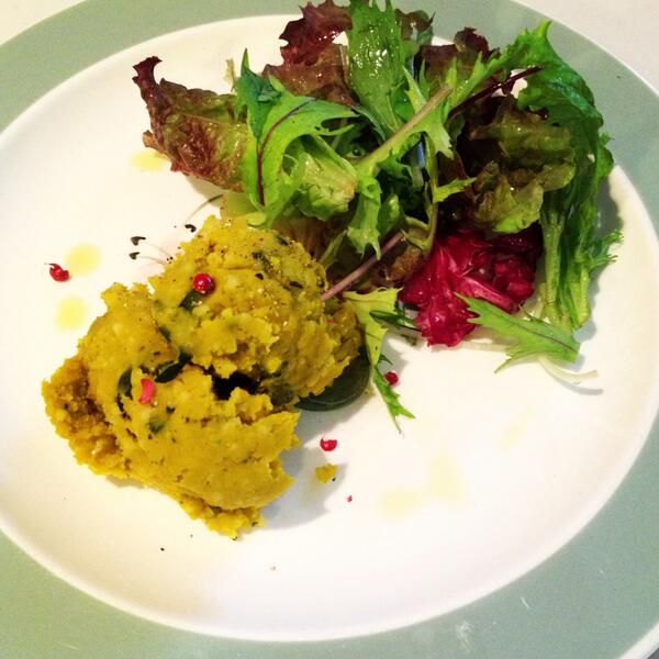 nanadecor1's tweet photo. 今週の前菜は、
栗ひろかぼちゃとクスクスのサラダとへべすドレッシングのサラダです。 http://t.co/4V5oqUHzxp