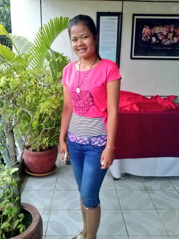 IengCj's tweet photo. កញ្ញាជាសុបញ្ញាជាប្រ/ពអ្នកសារព័ត៌មានមកពីខេត្តស្វាយរៀង មានអាយុ20ឆ្នាំ សព្វថ្ងៃនាងជានិស្សិតម្នាក់នៅសាកលវិទ្យាល័យស្វាយរៀង http://t.co/43ncpFaMvh
