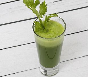 kylie_rivers's tweet photo. I heart healthy eating! Summer is almost here! #eatforyourlife #greensmoothie http://t.co/YEXVpGkFd2