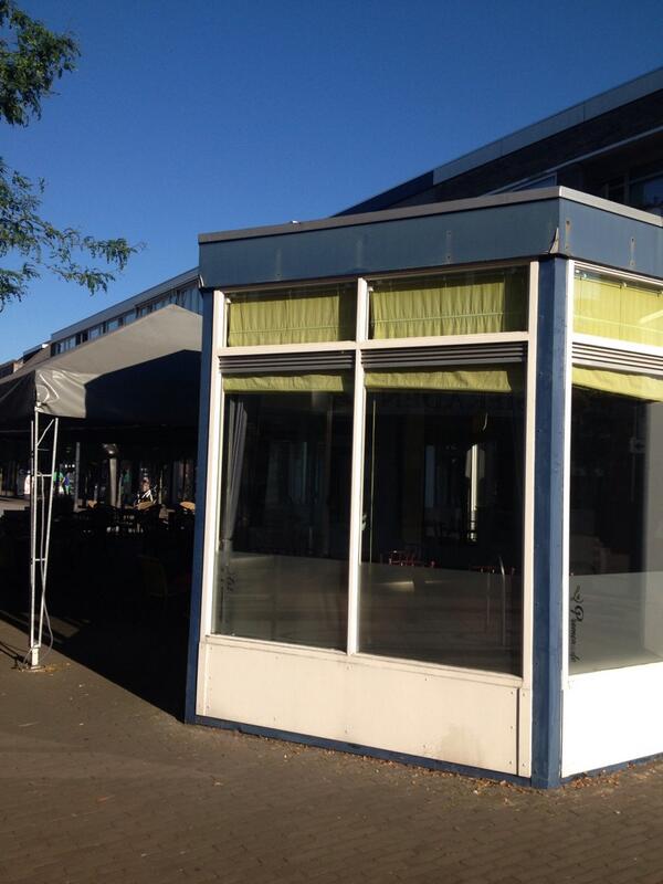 Renepromenade's tweet photo. Welke kleur zullen we het schilderen. Blauw, grijs of toch anders....#dtv http://t.co/PmmbVeJXdU