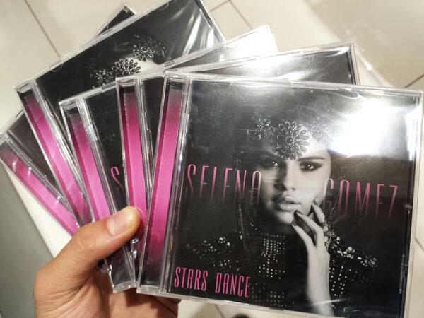 spreadoot's tweet image. #StarsDance is up for grabs! Tweet #starsdancewithspreadoot to win! Be Creative!  Spreadoot!