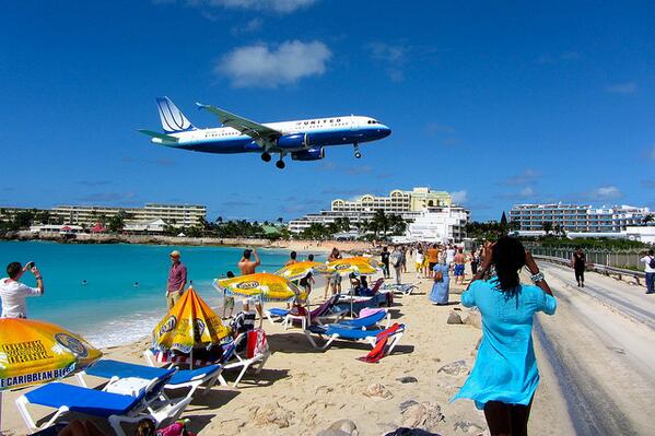 CNTIndia's tweet photo. Six airports for perfect plane-spotting: http://t.co/gxGAIAYOBS http://t.co/GIu9KmfVtY