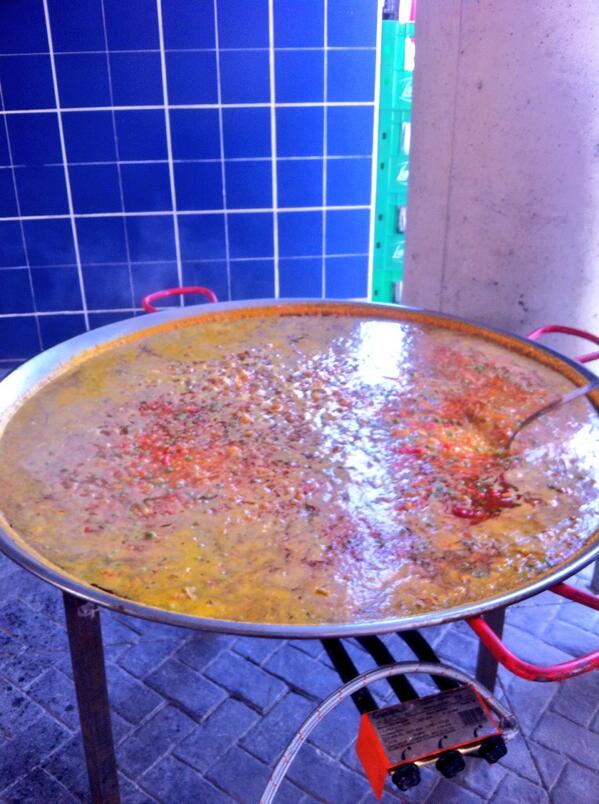 essir2013's tweet photo. Waiting for our paella. Are you starving? #essirgranada http://t.co/aa19gewxA4