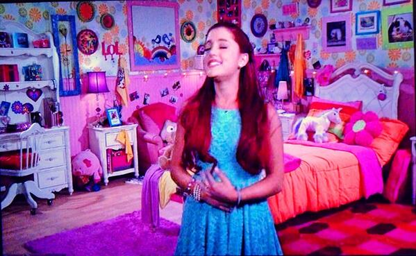 O Xrhsths ルナ Sto Twitter ビクトリアスのキャットのお部屋がかわいすぎて写メった Http T Co Ctgvhas11h