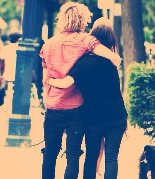 samroxtons's tweet image. I love Jamily! I mean he isn't shy to hold or kiss Lily in public. And by simply hugging her like this is so sweet!