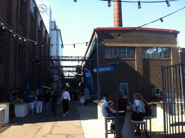 Sybrenophof's tweet photo. En nog eens 60 #ROC studenten aan het werk in de bediening, facilitair, beauty en entertainment @DeFabrique http://t.co/oD7YxRI5us
