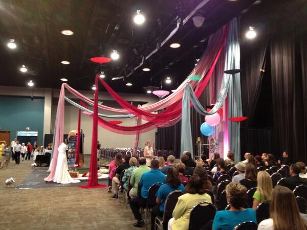 thomasvic's tweet image. Mandatory vendor meeting at fall Wedding Festivals