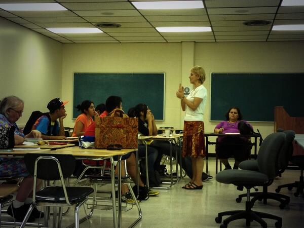 ASPIREUTRGV's tweet image. Coffee Hour Series with Academic Advisor, Amparo Jaramillo.