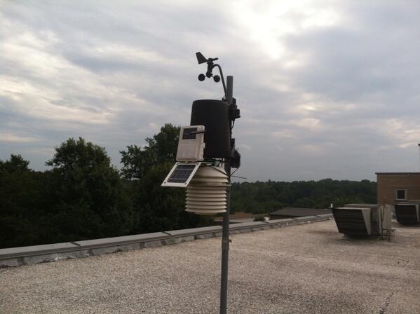 KyleNoelWx's tweet image. UNCA&apos;s weather station on the roof! #neatstuff