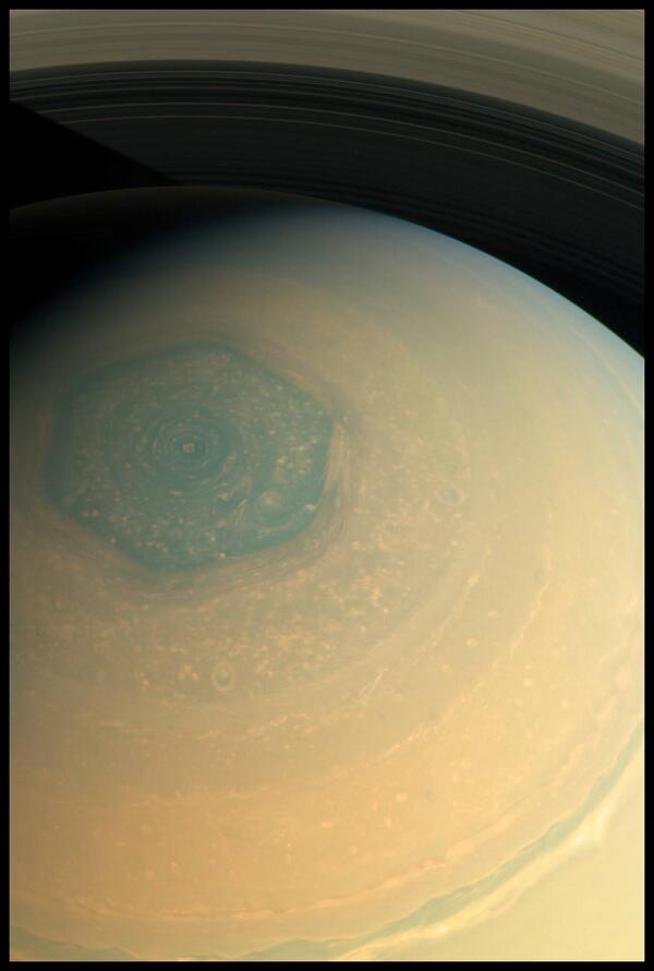 barickiza's tweet image. Hexagon at the pole of Saturn: