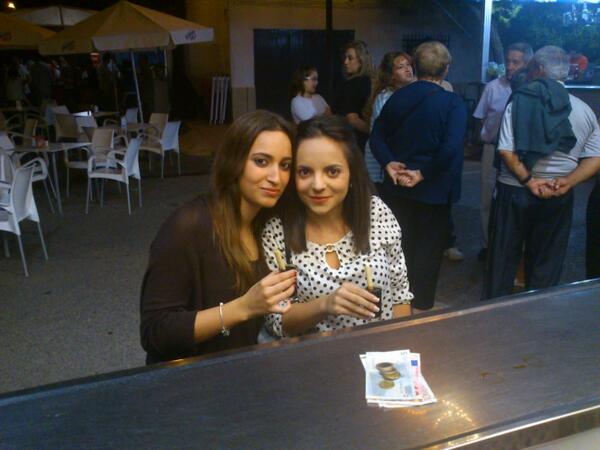 usun_PG's tweet photo. Inauguramos los vinillos y con ellos la feria con @SusanaaSanchez y esperando a @ajomariajo #Vamooos http://t.co/YxIKZYQe3B