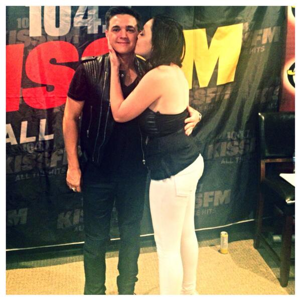 Heyyitsrenaee's tweet photo. .@JesseMcCartney and I got #backtogether 😉💋 http://t.co/BPpdvhN6Uz