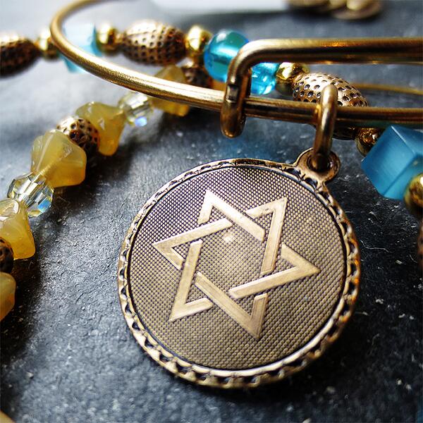 alexandani's tweet photo. Wishing a very happy #RoshHashanah filled with #positiveenergy! xo http://t.co/mAijkSsWoy