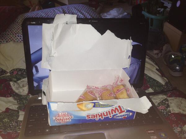 Emiraye's tweet image. @ColferTweets I am a weak weak woman #IBlameYou #WhatHaveYouDoneToMe #ThatPoorBox