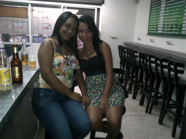 herly15's tweet photo. Con mi amix kanchi http://t.co/9m7qJxZRGB