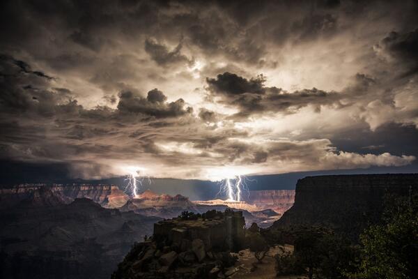 AnthonyClarkAU's tweet image. Wow. Cracker shot! RT @TweetSmarter: #OOH Nighttime thunderstorm over the Grand Canyon  r/t #photography