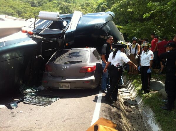 Chiquimula_PL's tweet photo. Un muerto y dos heridos en accidente de tránsito en el kilómetro 153 ruta a Zacapa. http://t.co/nEr7EYQTbu