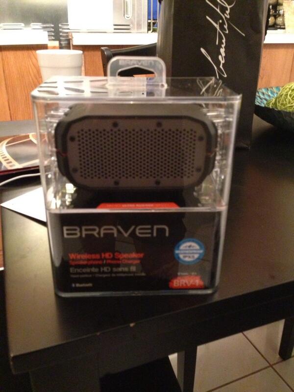 FirstLadyJHunt's tweet image. Enjoying listen to #kissland  #compliments of @sohh @sohhdotcom @bravenproducts #thankyou  again !!!