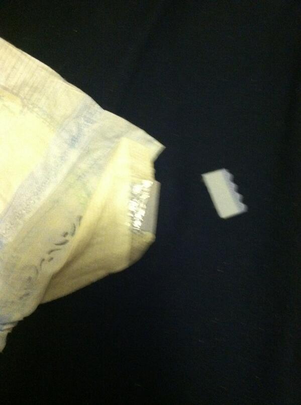 Laur3nCallender's tweet photo. @Pampers all my pack of cruisers keep doing this!!! so disappointed :( http://t.co/SVuWNmFYLu