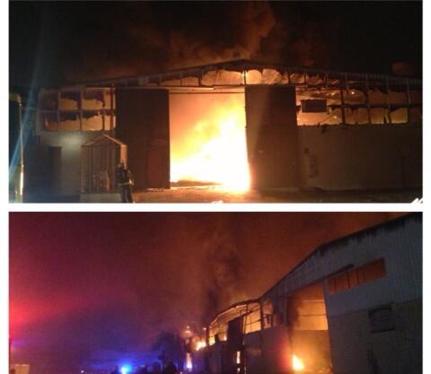 SaudiNews50's tweet image. عاجل - الآن حريق كبير في 3 مستودعات بلاستيك في حي الشفا بـ #الرياض ..

#حريق_مستودعات_الشفا
#حريق_بمستودعات_الشفا
-