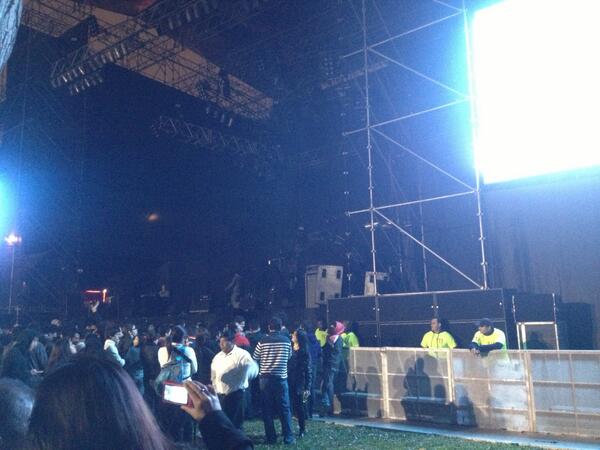 Studio92's tweet photo. Falta poco para que arranque el conciertazo!!! #TheOffspringStudio92 http://t.co/lYiLBNiAaJ
