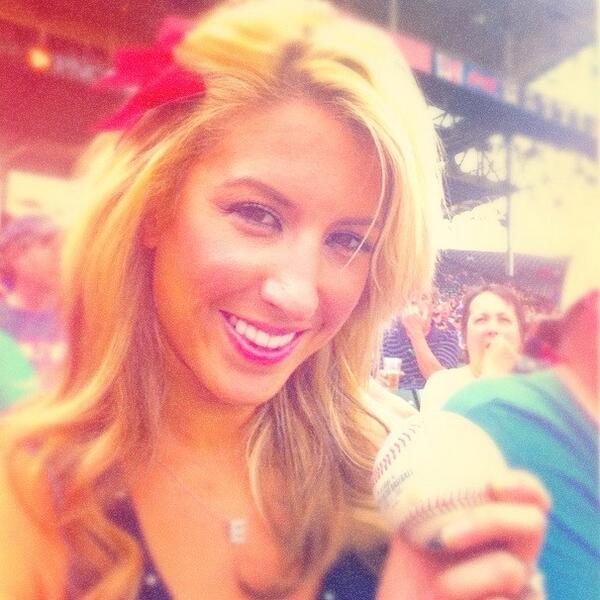 FancyNikki's tweet image. 