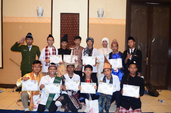 shirooth's tweet photo. Dua minggu jadi aktifis, rasanya nano-nano.. http://t.co/Y8edDcj5OI