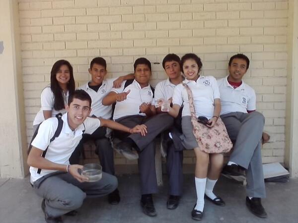AAndy39's tweet photo. 😁😘♡ @ale_galvaan  @betomorales07 @Shina_Carrillo @AndresPaquiado @solracx10 http://t.co/w2xjHoVxf2