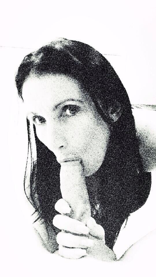 BatcaveCom's tweet image. Alfred's bat-com just went to screen saver! 🌽🍌💦 He's got this bat-tugable picture of @alexia_mai on it ✊💦 #batbabe