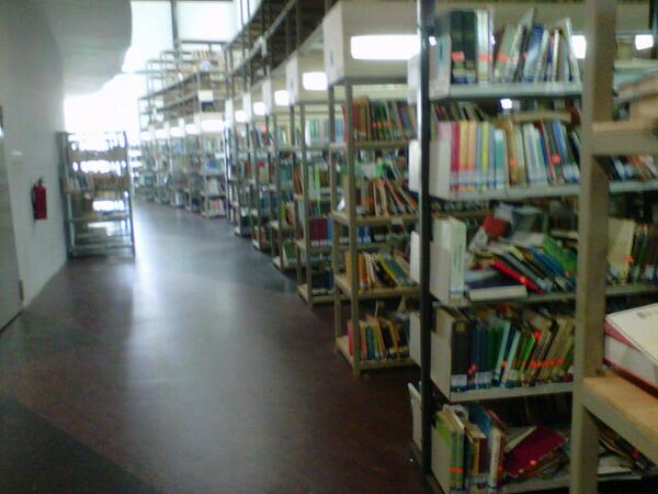 febritaufiq's tweet image. My favorite place on the weekend when I have no class for this semester #PerpustakaanUI